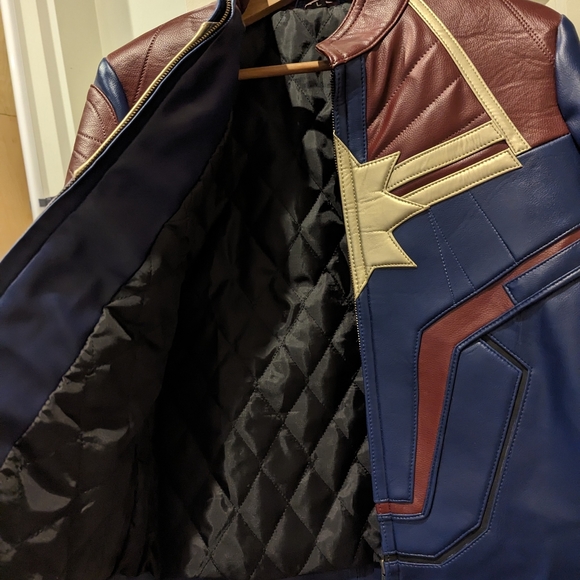 Captain Marvel faux leather jacket - Picture 3 of 4